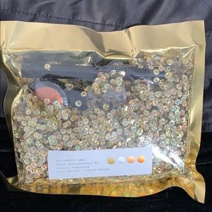 Kit w/4 metal cream shadows&pigments. Liner&mixer